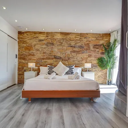 On The Rocks By Hello Homes